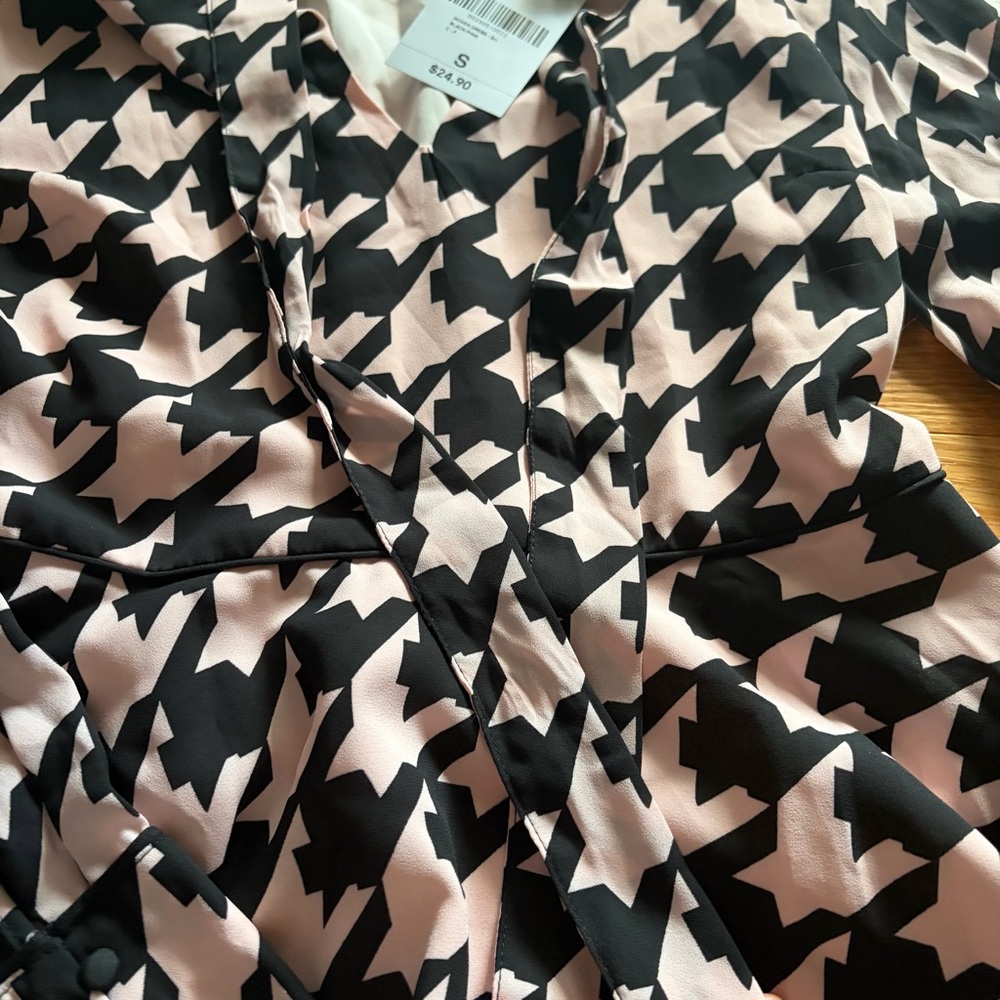 Forever 21 Black and Pink Patterned Long Sleeve Dress - Picture 4 of 4